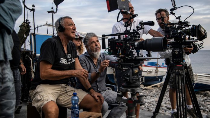 Luca Barbareschi sul set di Paradiso in vendita