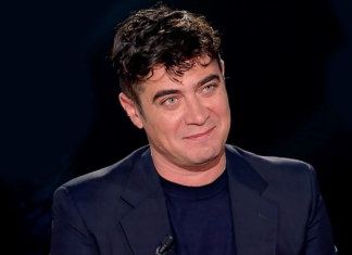 Casting aperto a Napoli: si cercano studenti per le riprese de «La meraviglia del mondo» con Riccardo Scamarcio Riccardo Scamarcio La meraviglia del mondo