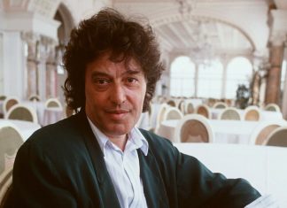 È morto Tom Stoppard, maestro della drammaturgia e premio Oscar e Golden Globe per Shakespeare in Love Tom Stoppard alla Mostra del cinema di Venezia del 1990 Foto Gorup de Besanez
