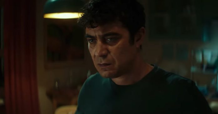 Riccardo Scamarcio in una scena del film "Muori di lei"