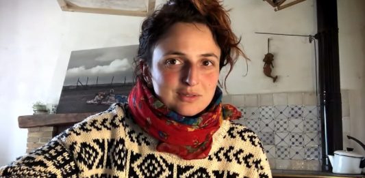 Alice Rohrwacher gira a Roma e Stromboli: casting aperti per il film con Dakota Johnson Alice Rohrwacher