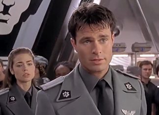 Addio a Patrick Muldoon, volto di “Days of Our Lives” e “Starship Troopers”: aveva 57 anni Patrick Muldoon in una scena del film “Starship Troopers”