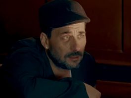 Casting in arrivo per il nuovo film di Dado Martino, riprese in Toscana nella primavera 2027 Un’immagine tratta da una scena del film «Tutto il mondo è Palese» con Dado Martino