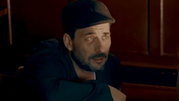 dado-martino-scena-tutto-il-mondo-e-palese Un’immagine tratta da una scena del film «Tutto il mondo è Palese» con Dado Martino