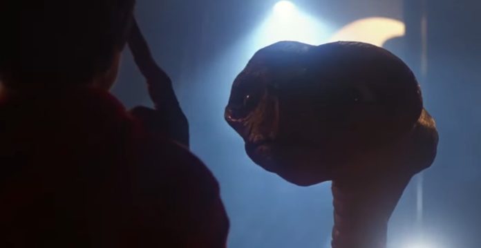 E.T. l’extra-terrestre, dal film del 1982. E.T. l’extra-terrestre, dal film del 1982.