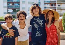 «Just an Illusion – La mia famiglia quasi perfetta» svela il poster italiano dopo l’anteprima a Roma Just an Illusion – La mia famiglia quasi perfetta