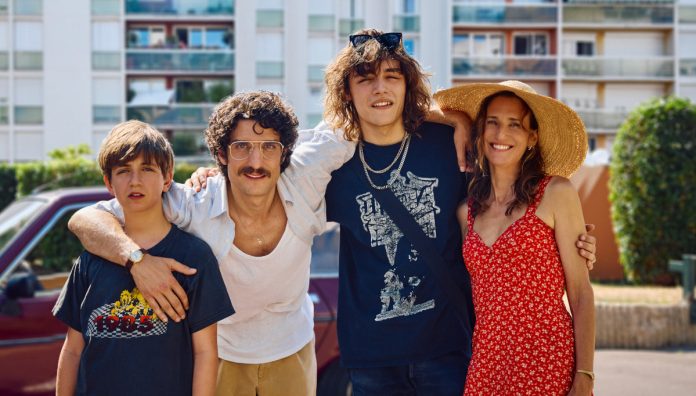 Just an Illusion – La mia famiglia quasi perfetta Just an Illusion – La mia famiglia quasi perfetta