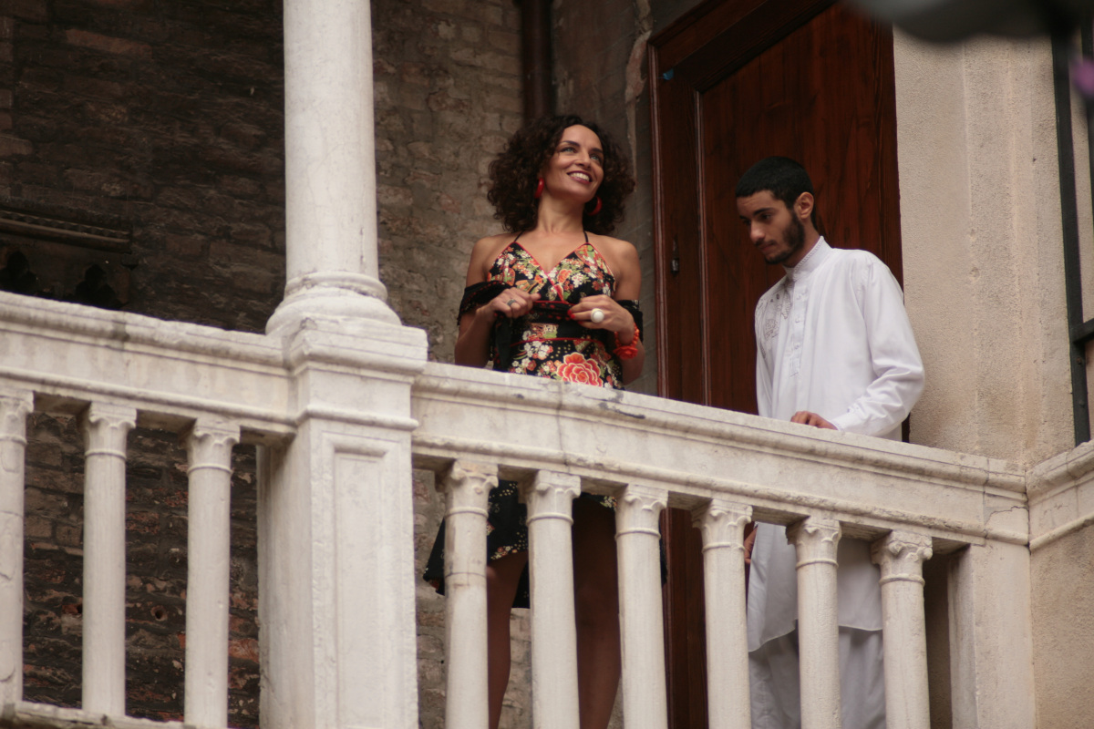 “Pitza e datteri”, la commedia di Fariborz Kamkari